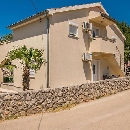 Cozy Apartment In Malinska Dubasnica With Wifi מראה חיצוני תמונה