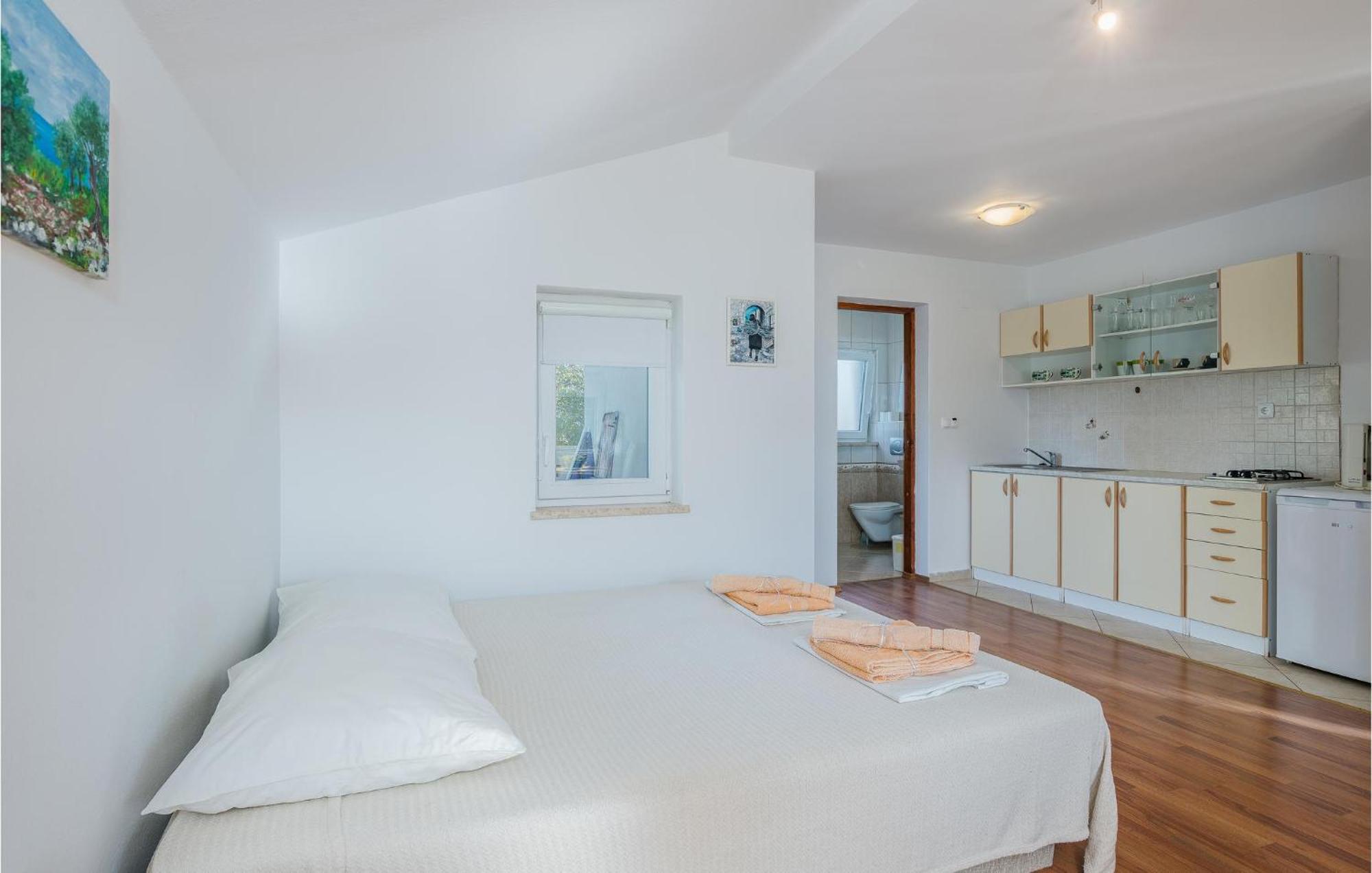 Cozy Apartment In Malinska Dubasnica With Wifi מראה חיצוני תמונה