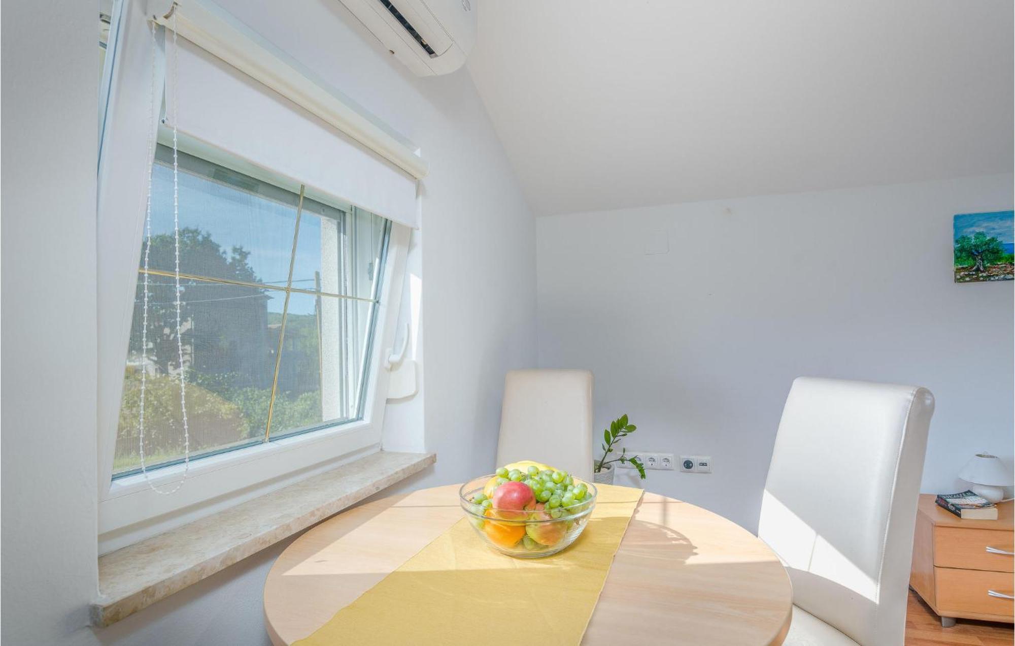 Cozy Apartment In Malinska Dubasnica With Wifi מראה חיצוני תמונה