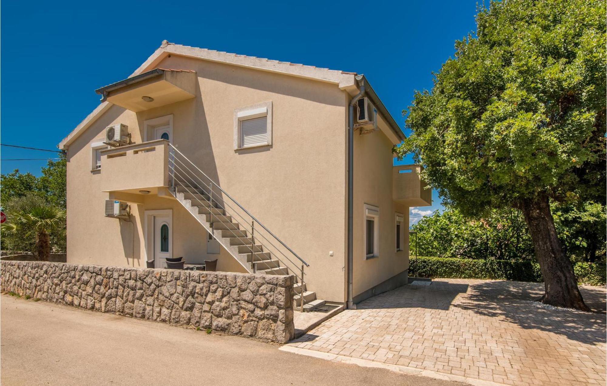 Cozy Apartment In Malinska Dubasnica With Wifi מראה חיצוני תמונה