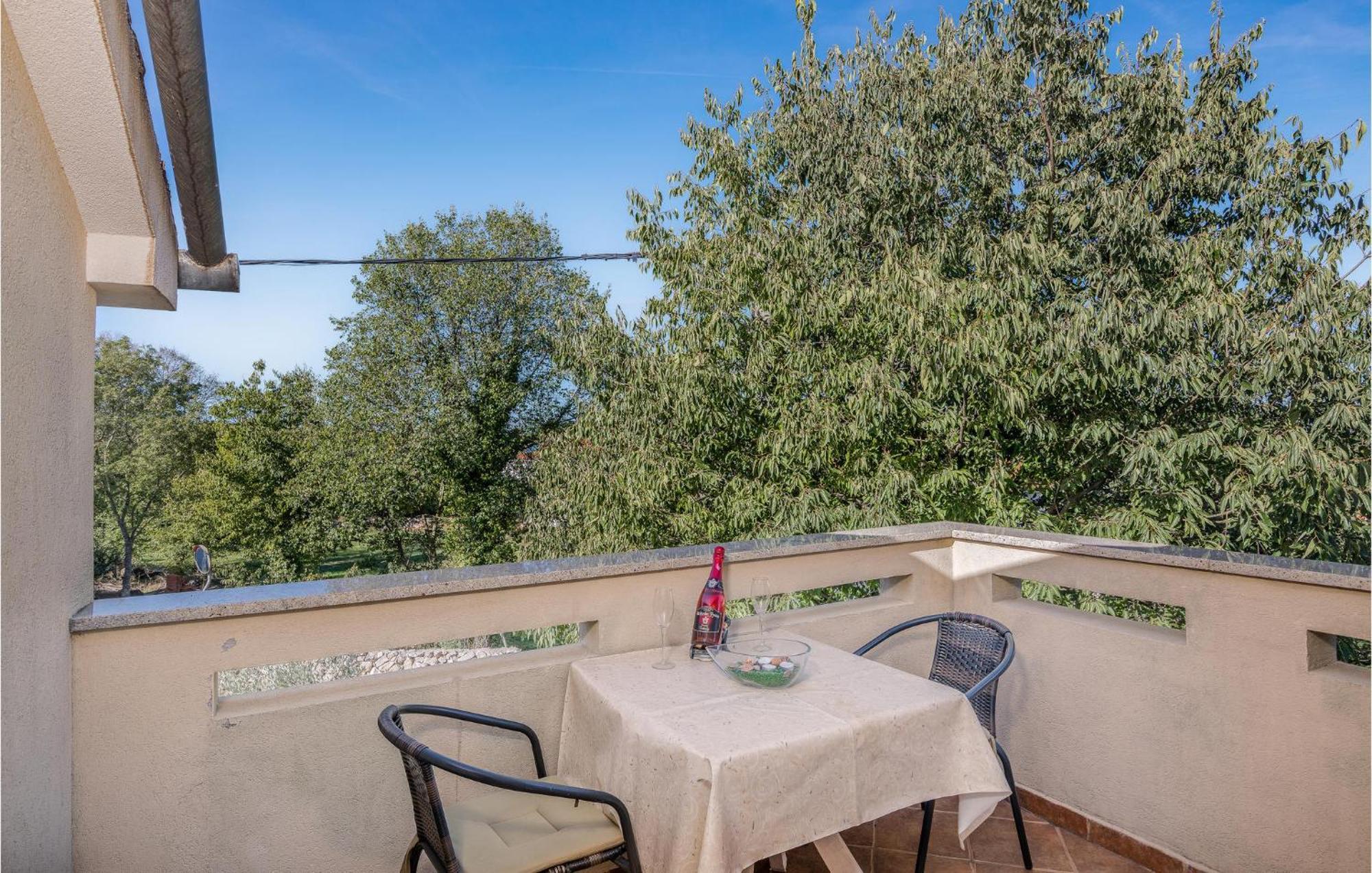 Cozy Apartment In Malinska Dubasnica With Wifi מראה חיצוני תמונה